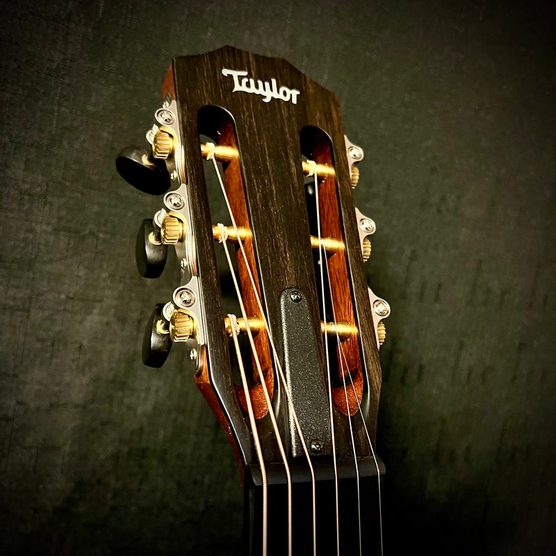Taylor 322e 12-Fret Grand Concert w/ Case