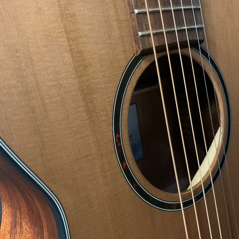 Breedlove ECO Discovery Companion S Acoustic Guitar - Western Red Cedar / African Mahogany